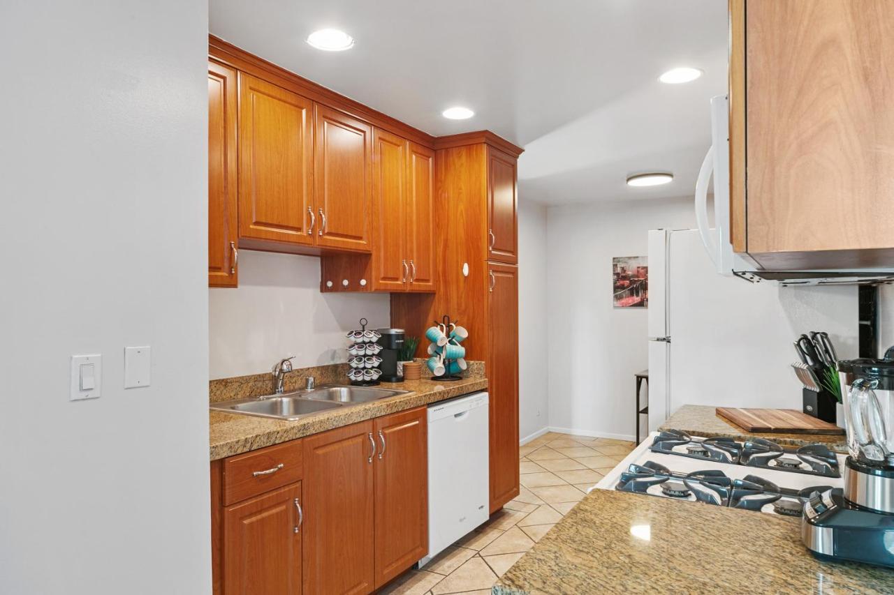 Beverly Hills Chic 2 Bed 2Bath With Patio And Parking 309 Лос-Анджелес Экстерьер фото